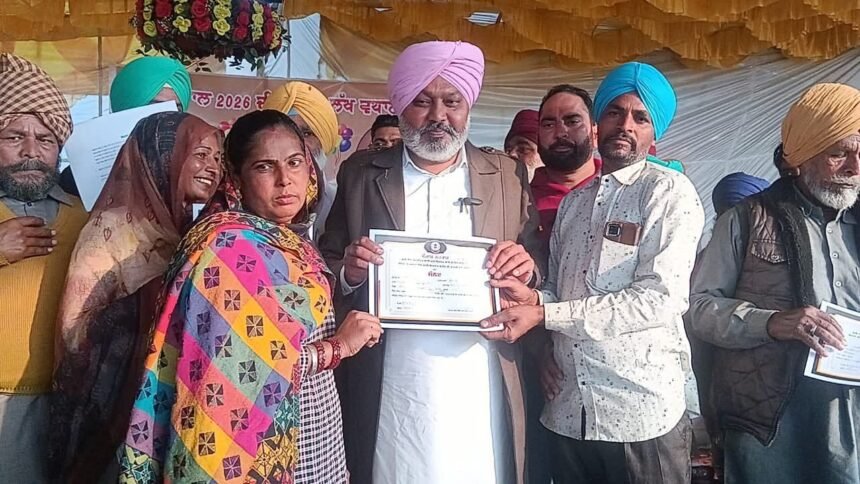 ਪਿੰਡ ਖਡਿਆਲ ਵਿਖੇ ਵਿੱਤ ਮੰਤਰੀ ਹਰਪਾਲ ਸਿੰਘ ਚੀਮਾ ਨੇ 96 ਐੱਸ.ਸੀ.ਪਰਿਵਾਰਾਂ ਨੂੰ ਪਲਾਟਾਂ ਦੇ ਮਾਲਕੀ ਹੱਕ ਦੀਆਂ ਸਨਦਾਂ ਸੌਂਪੀਆਂ, ਸਾਲ 1988 ਤੋਂ ਅਧੂਰੀ ਸੀ ਮੰਗ