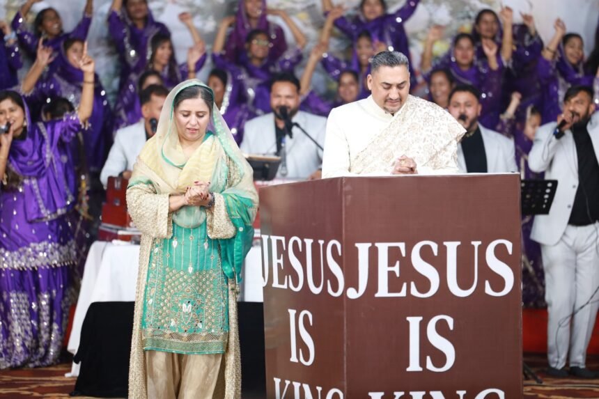 ਦ ਓਪਨ ਡੋਰ ਚਰਚ ਵਿਖੇ ਮਨਾਇਆ ਗਿਆ ਕ੍ਰਿਸਮਿਸ ਦਾ ਸ਼ੁਭ ਦਿਹਾੜਾ, ਪਾਸਟਰ ਦਿਓਲ ਨੇ ਦੁਨੀਆਂ ਦੇ ਲੋਕਾਂ ਨੂੰ ਪ੍ਰਭੂ ਯਿਸ਼ੂ ਮਸੀਹ ਜੀ ਦੇ ਜਨਮ ਦਿਨ ਦੀ ਦਿੱਤੀ ਵਧਾਈ