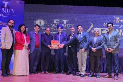 सीटी यूनिवर्सिटी ने समाज को नई दिशा दिखाने वाले अध्यापकों को किया सम्मानित
