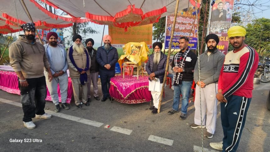 ਸ਼ਹੀਦਾਂ ਦੀ ਸ਼ਹਾਦਤ ਨੂੰ ਸਮਰਪਿਤ ਪਿੰਡ ਖੋਜੇਵਾਲ ਵਿਖੇ ਲਗਾਇਆ ਗਿਆ ਦੁੱਧ ਦਾ ਲੰਗਰ