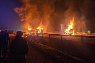 दर्दनाक हादसा : लॉरी से टक्कर के बाद बस बनी आग का गोला,10 यात्री जिंदा जले -22 घायल