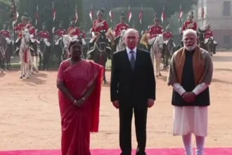 राष्ट्रपति भवन में हुआ पुतिन का स्वागत, दिया गया गार्ड ऑफ ऑनर; राजघाट पहुंच महात्मा गांधी को दी श्रद्धांजलि