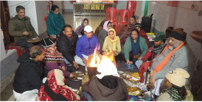 नव वर्ष के आगमन पर प्राचीन शिव मंदिर करतारपुर में करवाया गया हवन यज्ञ नव वर्ष के आगमन पर प्राचीन शिव मंदिर करतारपुर में करवाया गया हवन यज्ञ
