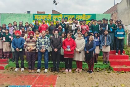 समाज सेवी संस्था नेकी की दुकान करतारपुर ने छात्रों को बांटे ज्योमेट्री बॉक्स