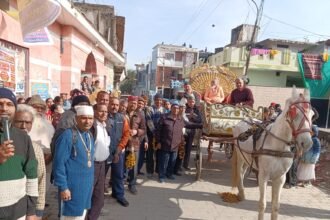 50वें संकीर्तन सम्मेलन के उपलक्ष में निकली गई शोभायात्रा में संत स्वामी विज्ञानानंद जी महाराज ने की अध्यक्षता