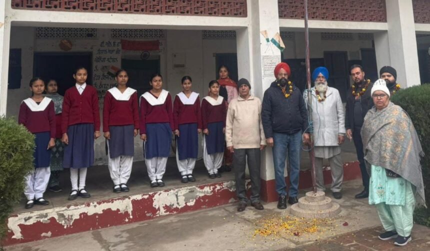 रामगढ़िया को एजुकेशन हाई स्कूल में मनाया गया गणतंत्र दिवस