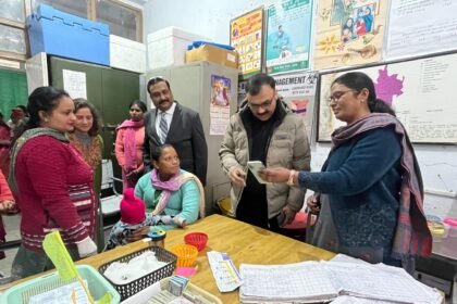 सिविल सर्जन जालंधर डॉ. राजेश गर्ग द्वारा करतारपुर के सरकारी अस्पताल का निरीक्षण