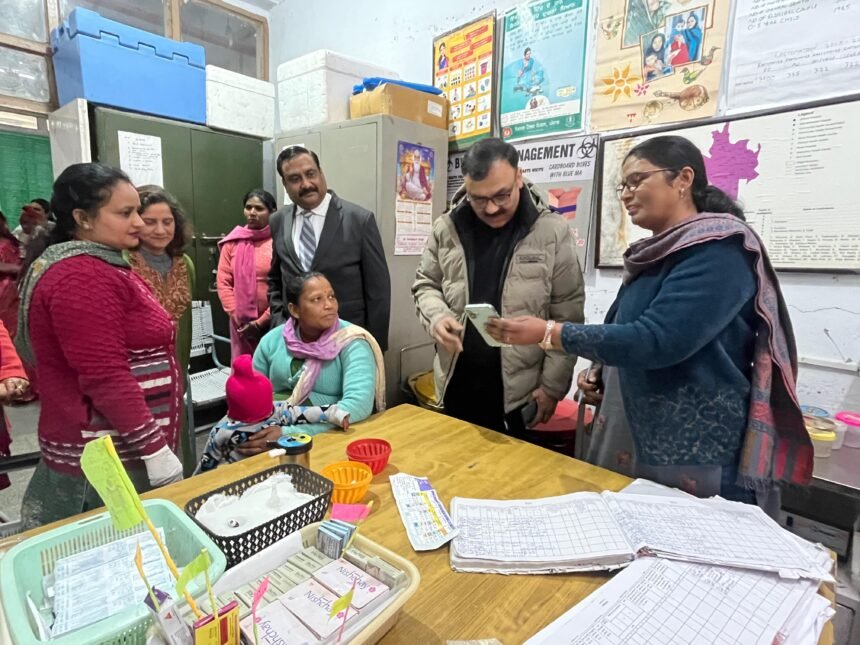 सिविल सर्जन जालंधर डॉ. राजेश गर्ग द्वारा करतारपुर के सरकारी अस्पताल का निरीक्षण