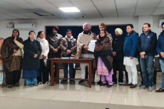 ਪ੍ਰਧਾਨ ਮੰਤਰੀ ਆਵਾਸ ਯੋਜਨਾ ਤਹਿਤ ਲੋੜਵੰਦ ਪਰਿਵਾਰਾਂ ਨੂੰ ਵਿਧਾਇਕ ਬਲਕਾਰ ਸਿੰਘ ਨੇ ਸੈਨਕਸ਼ਨ ਲੈਟਰ ਵੰਡੇ