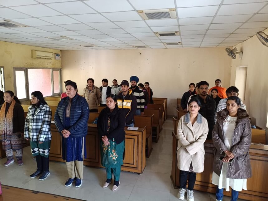 ਐਮ.ਜੀ.ਐਸ.ਐਮ. ਜਨਤਾ ਕਾਲਜ ਕਰਤਾਰਪੁਰ ਵਿਖੇ ਮੌਨ ਧਾਰਨ ਕਰਕੇ ਸ਼ਹੀਦਾਂ ਨੂੰ ਕੀਤਾ ਗਿਆ ਨਮਨ