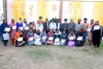 सिलाई सेंटर गांव टाहली साहिब की छात्राओं को बांटे सर्टिफिकेट