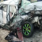 बस और कार की टक्कर से 4 लोगों की मौत, एक व्यक्ति गंभीर रूप से जख्मी