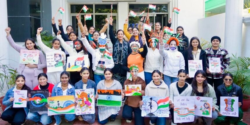 केएमवी की छात्राओं ने गणतंत्र दिवस को देशभक्ति और रचनात्मकता के साथ मनाया