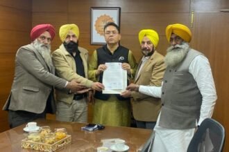 ਆਮ ਆਦਮੀ ਪਾਰਟੀ ਦੇ ਸੂਬਾ ਪ੍ਰਧਾਨ ਅਮਨ ਅਰੋੜਾ ਨਾਲ ਪੰਜਾਬ ਨੰਬਰਦਾਰ ਯੂਨੀਅਨ ਨੇ ਆਪਣੀਆਂ ਮੰਗਾਂ ਸਬੰਧੀ ਕੀਤੀ ਮੀਟਿੰਗ