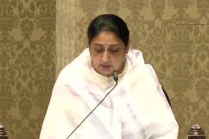 सुनेत्रा पवार बनीं महाराष्ट्र की पहली महिला उपमुख्यमंत्री, शपथ ग्रहण के दौरान गूंजे ‘अजीत दादा अमर रहें’ के नारे