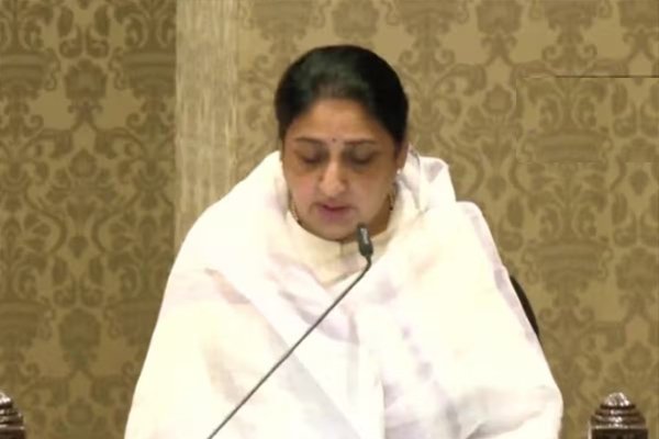 सुनेत्रा पवार बनीं महाराष्ट्र की पहली महिला उपमुख्यमंत्री, शपथ ग्रहण के दौरान गूंजे ‘अजीत दादा अमर रहें’ के नारे