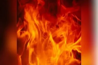 दर्दनाक हादसा : दिल्ली में डीएमआरसी के क्वार्टर में लगी आग, जिंदा जल गए पति-पत्नी और 10 साल की बेटी