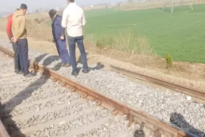 गणतंत्र दिवस से पहले पंजाब में रेलवे लाइन पर बड़ा धमाका, मालगाड़ी का इंजन क्षतिग्रस्त; लाइन का 12 फीट हिस्सा उड़ा