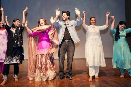 फेमस पंजाबी सिंगर व ऐक्टर गुरनाम भुल्लर और अभिनेत्री ईशा मालवीय ने अपनी प्रस्तुतियों से केएमवी की छात्राओं को किया मंत्रमुग्ध
