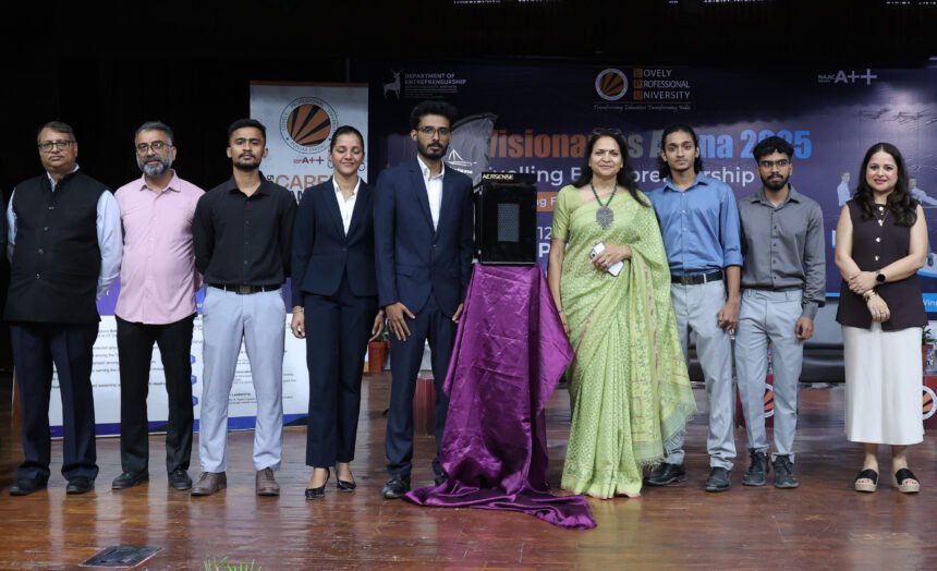 एलपीयू के स्टूडेंट स्टार्टअप एयरसेंस लैब्स ने भारत के प्रेसिडेंट को डोमेस्टिक क्लीन-एयर इनोवेशन दिखाया, ₹50 करोड़ की वैल्यूएशन हासिल की