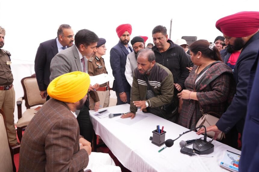 मुख्यमंत्री भगवंत सिंह मान एक महीने में दूसरी बार जालंधर पहुंचे, लोक मिलनी के दौरान मौके पर ही किया शिकायतों का निपटारा
