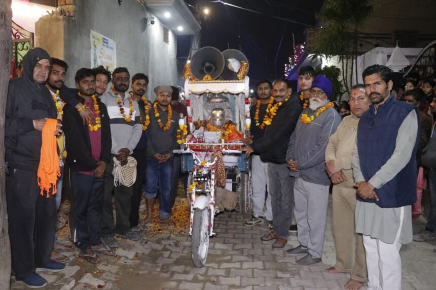 महाशिवरात्रि पर्व की दूसरी प्रभातफेरी का हुआ फूलों से भव्य स्वागत