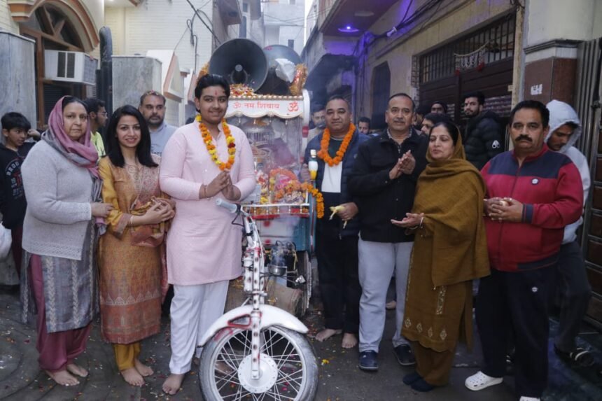 महाशिवरात्रि पर्व की तीसरी प्रभातफेरी का हुआ फूलों से भव्य स्वागत