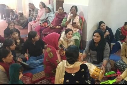 महाशिवरात्रि पर्व के संबंध मे प्राचीन शिव मंदिर मोहल्ला सेखड़िया में मेहंदी उत्सव