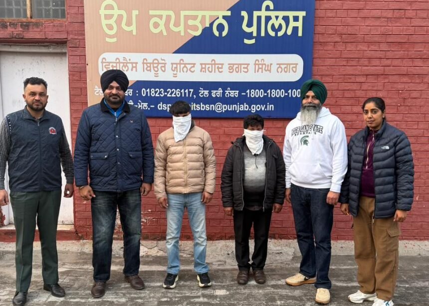 विजिलेंस ब्यूरो द्वारा 18,000 रुपये रिश्वत लेते हुये रेंट कुलेक्टर और चपरासी रंगे हाथों काबू