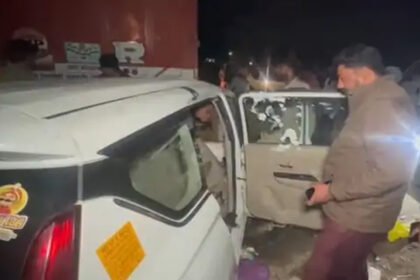 तेज रफ्तार कार और ट्रक की आमने-सामने टक्कर, 4 लोगों की मौत; कटर से काटकर निकालने पड़े शव
