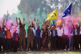 एलपीयू ने भारत के सैनिकों को समर्पित होली सेलिब्रेशन में “उड़ाएं एक मुट्ठी गुलाल शहीदों के नाम” के साथ भारत के सैनिकों का सम्मान किया