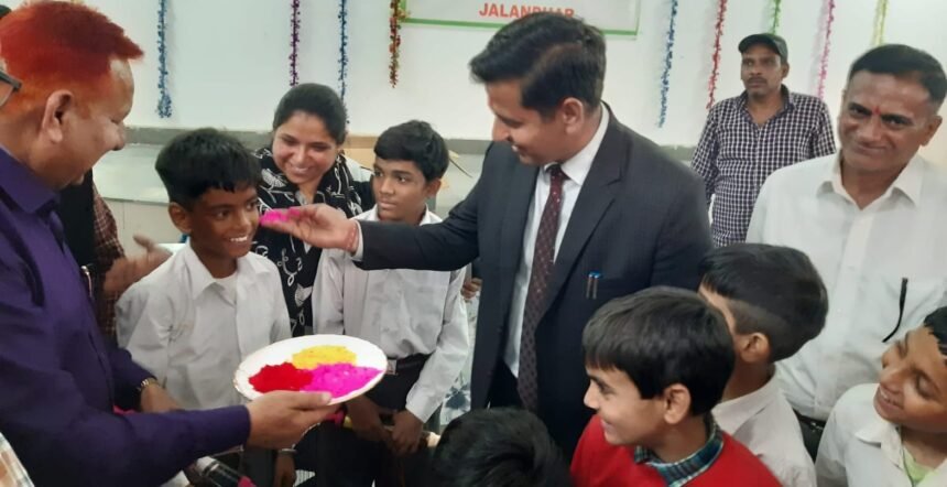 डिप्टी कमिश्नर ने विशेष ज़रूरत वाले बच्चों के साथ होली मनाई, होली आपसी प्यार, एकता और मेलजोल का त्योहार