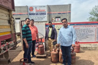गैस सिलेंडरों की सप्लाई पर जिला प्रशासन की सख्त निगरानी, टीमों द्वारा गैस एजेंसियों की चेकिंग लगातार जारी
