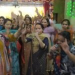 प्राचीन शिव मंदिर में होली की रही धूम, भजनों पर झूमी महिलाएँ