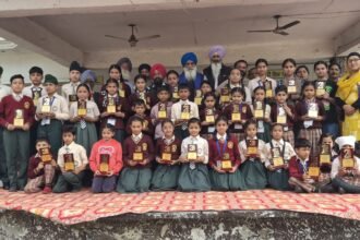 संत बाबा ओंकार नाथ सीनियर सेकेंडरी स्कूल काला बाहियां में करवाया गया पुरस्कार वितरण समारोह