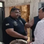 ज्वेलर्स के परिवार को बंधक बना 3 करोड़ लूटे, पत्नी के सिर पर तानी पिस्टल