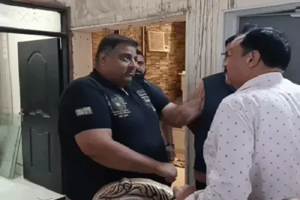 ज्वेलर्स के परिवार को बंधक बना 3 करोड़ लूटे, पत्नी के सिर पर तानी पिस्टल