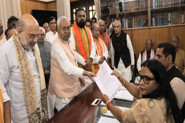 बिहार के मुख्यमंत्री नीतीश कुमार ने राज्यसभा चुनाव के लिए किया नामांकन, गृह मंत्री अमित शाह रहे मौजूद