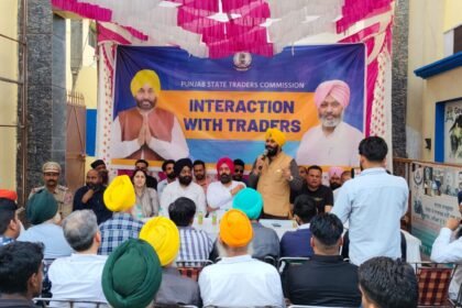 ਵੱਖ-ਵੱਖ ਵਿਭਾਗਾਂ ਦੇ ਅਧਿਕਾਰੀਆਂ ਅਤੇ ਸਤ ਨਰਾਇਣ ਬਾਜ਼ਾਰ ਦੇ ਵਪਾਰੀਆਂ ਦੀ ਹੋਈ ਮੀਟਿੰਗ