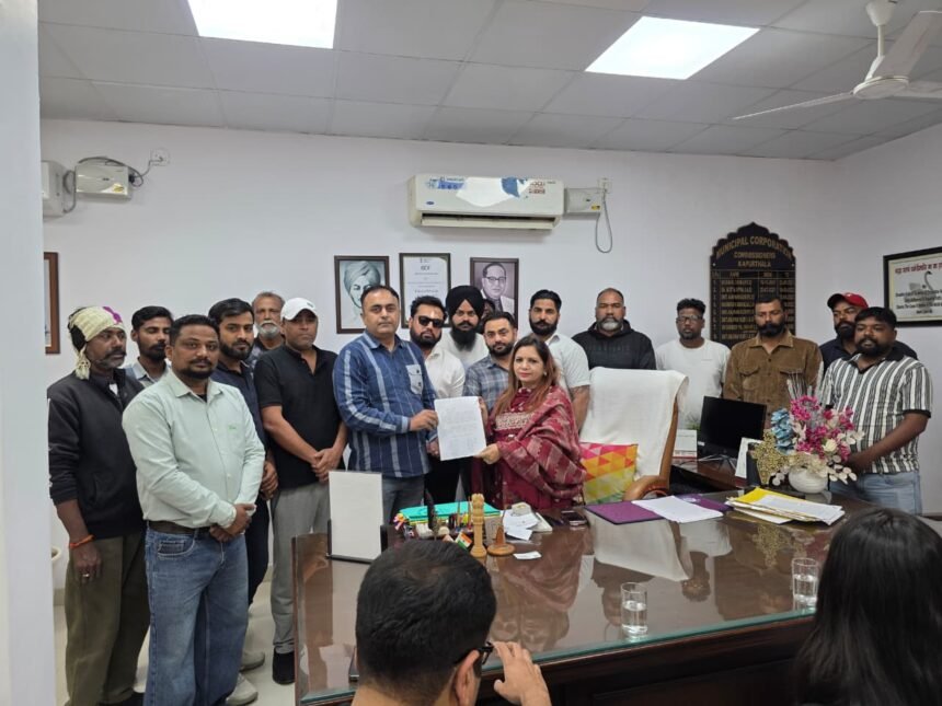 ਆਪ ਆਗੂਆਂ ਦਾ ਇੱਕ ਵਫ਼ਦ ਸ਼ਹਿਰ ਦੀਆਂ ਸਮੱਸਿਆਵਾਂ ਦੇ ਹੱਲ ਲਈ ਨਗਰ ਨਿਗਮ ਕਮਿਸ਼ਨਰ ਨੂੰ ਮਿਲਿਆ