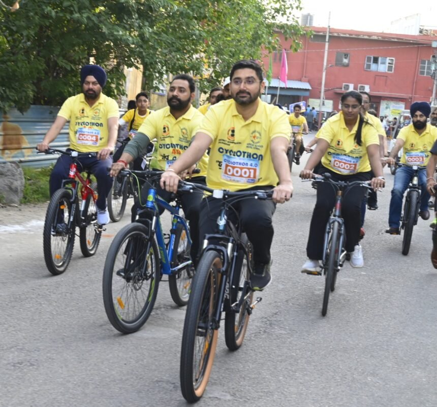‘युद्ध नशे के विरुद्ध’ ; साइकिलोथान के माध्यम से समाज के प्रत्येक वर्ग को नशे के खिलाफ लामबंद होने का दिया न्योता, डिप्टी कमिश्नर ने अधिकारियों सहित साइकिलोथान में लिया हिस्सा