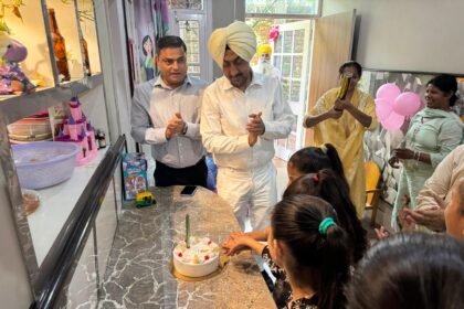ज़िला एंव सैशन जज ने यूनिक होम, जालंधर में बच्चों का सांझा जन्मदिन मनाया