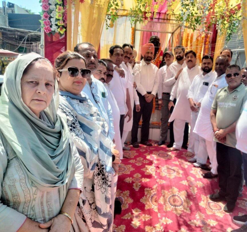 ਕਾਂਗਰਸ ਪਾਰਟੀ ਨੇ ਭਾਰਤ ਰਤਨ ਡਾਕਟਰ ਬੀ ਆਰ ਅੰਬੇਦਕਰ ਜੀ ਨੂੰ ਸ਼ਰਧਾ ਦੇ ਫੁੱਲ ਕੀਤੇ ਭੇਟ