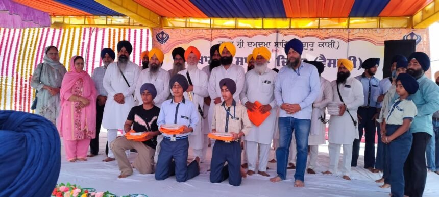 ਸ੍ਰੀ ਗੁਰੂ ਅਰਜਨ ਦੇਵ ਪਬਲਿਕ ਸਕੂਲ ਦੇ ਦਸਤਾਰਬੰਦੀ ਜੇਤੂ ਬੱਚੇ ਤਖਤ ਸ੍ਰੀ ਦਮਦਮਾ ਸਾਹਿਬ ਕੀਤੇ ਗਏ ਸਨਮਾਨਿਤ