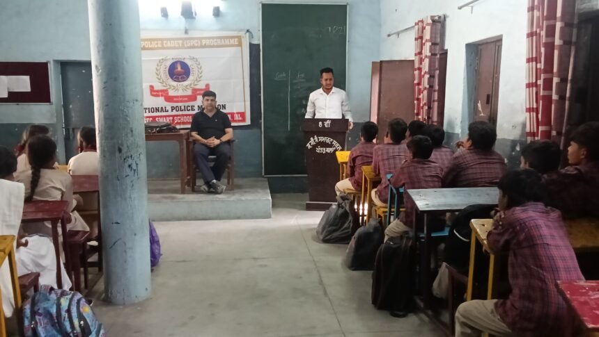 ਪੁਲਿਸ ਸਾਂਝ ਕੇਂਦਰ ਵੱਲੋਂ ਸਕੂਲ ਵਿੱਚ ਸੈਮੀਨਾਰ ਲਗਾ ਕੇ ਬੱਚਿਆਂ ਨੂੰ ਟਰੈਫਿਕ ਨਿਯਮਾਂ ,ਅਤੇ ਨਸ਼ੇ ਦੇ ਮਾੜੇ ਪ੍ਰਭਾਵਾਂ ਬਾਰੇ ਦਿੱਤੀ ਗਈ ਜਾਣਕਾਰੀ