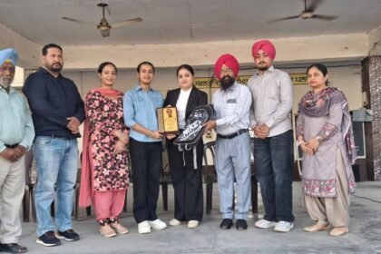 एडवोकेट लवप्रीत कौर ने किया स्कूल टॉपर दृष्टि को सम्मानित