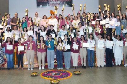 के.एम.वी. के वार्षिक पुरस्कार वितरण समारोह में अकादमीक प्रतिभा और मैरिटोरियस उपलब्धियों का जश्न