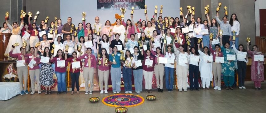के.एम.वी. के वार्षिक पुरस्कार वितरण समारोह में अकादमीक प्रतिभा और मैरिटोरियस उपलब्धियों का जश्न