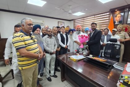 ਭਾਜਪਾ ਆਗੂਆਂ ਨੇ ਨਵ-ਨਿਯੁਕਤ ਡੀਸੀ ਆਕਾਸ਼ ਬਾਂਸਲ ਦਾ ਕੀਤਾ ਸਵਾਗਤ, ਲੰਬਿਤ ਪ੍ਰੋਜੈਕਟਾਂ ਨੂੰ ਜਲਦੀ ਸ਼ੁਰੂ ਕਰਨ ਦੀ ਕੀਤੀ ਮੰਗ 