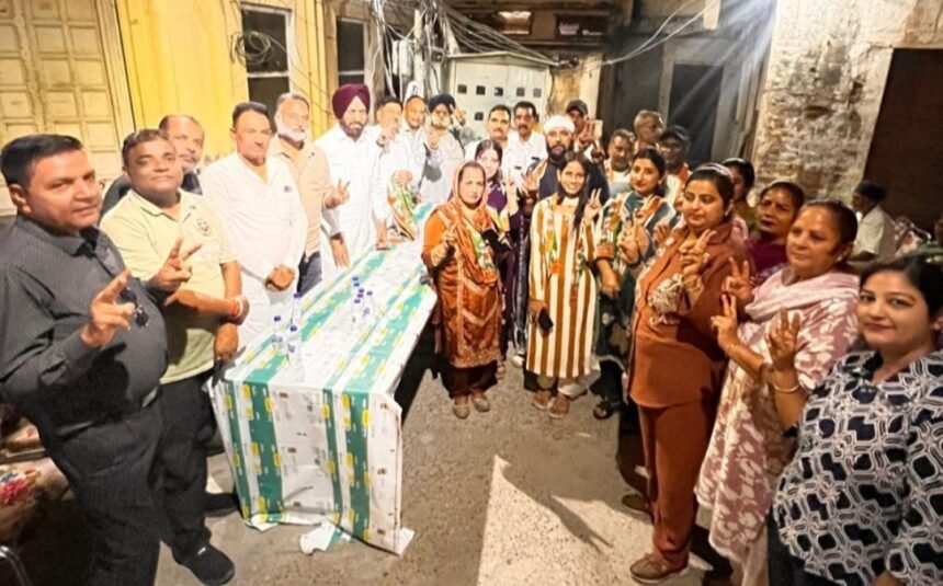 ਕਰਤਾਰਪੁਰ ਦੇ ਵਾਰਡ ਨੰਬਰ ਚਾਰ ਦੇ ਦਰਜਨਾਂ ਵਿਅਕਤੀ ਕਾਂਗਰਸ ਵਿੱਚ ਸ਼ਾਮਿਲ